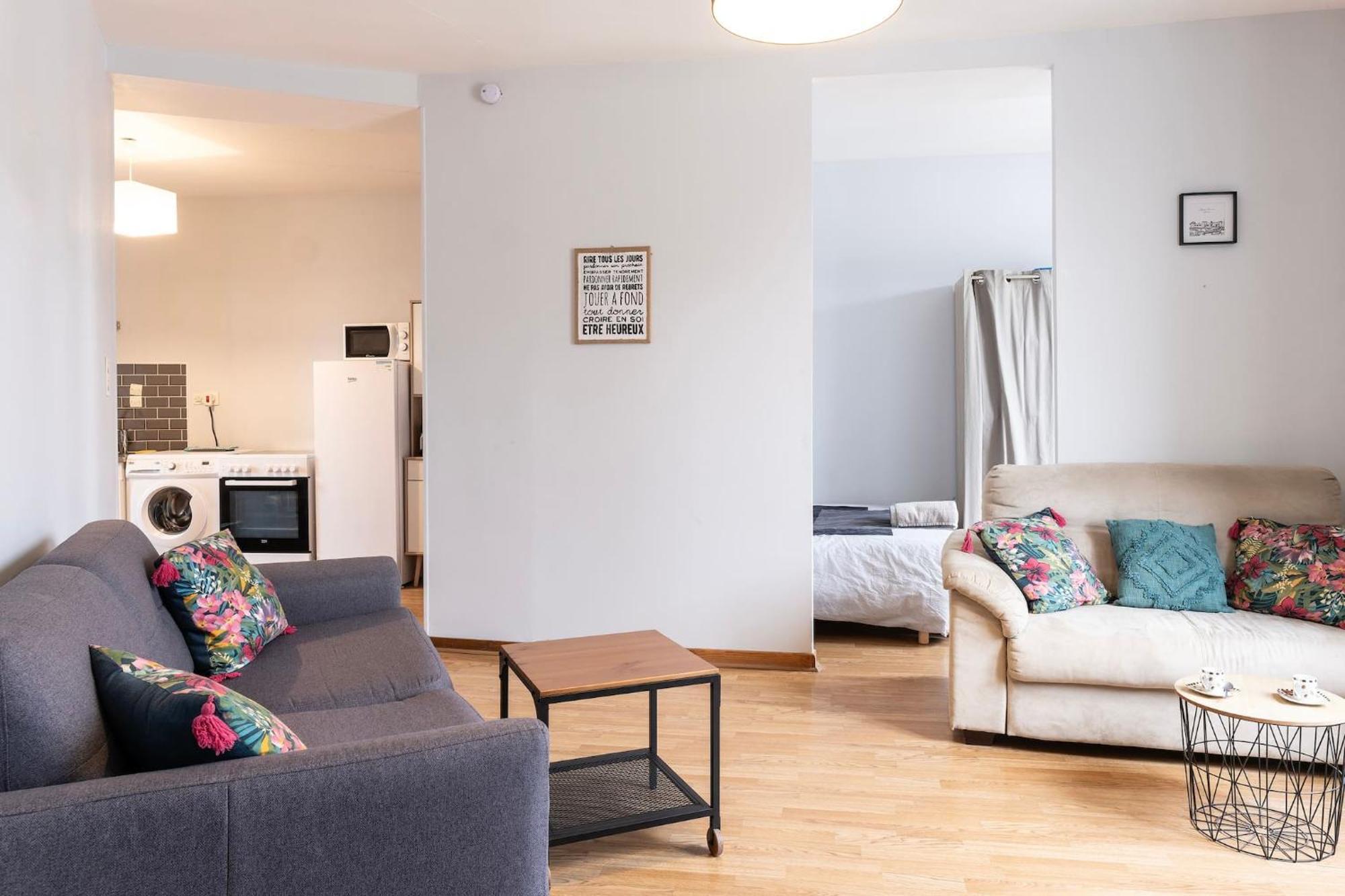 Grand Studio ✰ 35M² ✰ Centre ✰ 4Pers/2Lits ✰ Cuisine ✰ Wifi Cande Ngoại thất bức ảnh